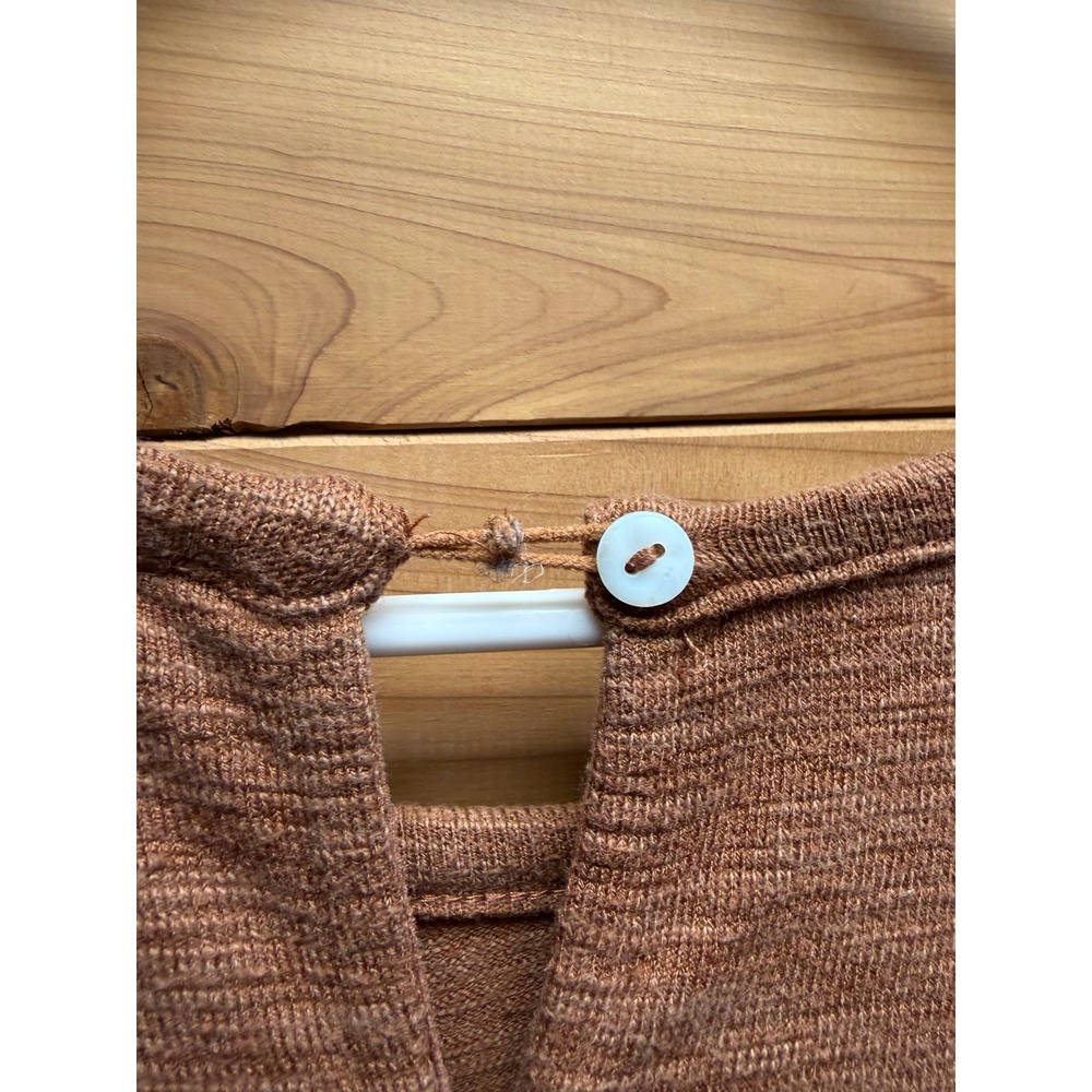Easel Womens SMALL Rust Brown Textured Knit Peplum Babydoll Button Back Top - Picture 3 of 8